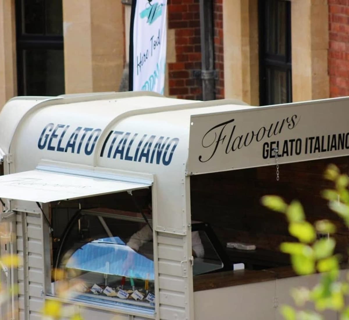 The Gelato Italiano horsetrailer up close, serving fresh gelato